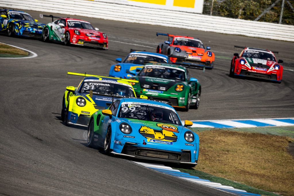 Bastian Buus sluttede på mesterskabspodiet i Porsche Carrera Cup-finale
(Foto: Porsche Motorsport)